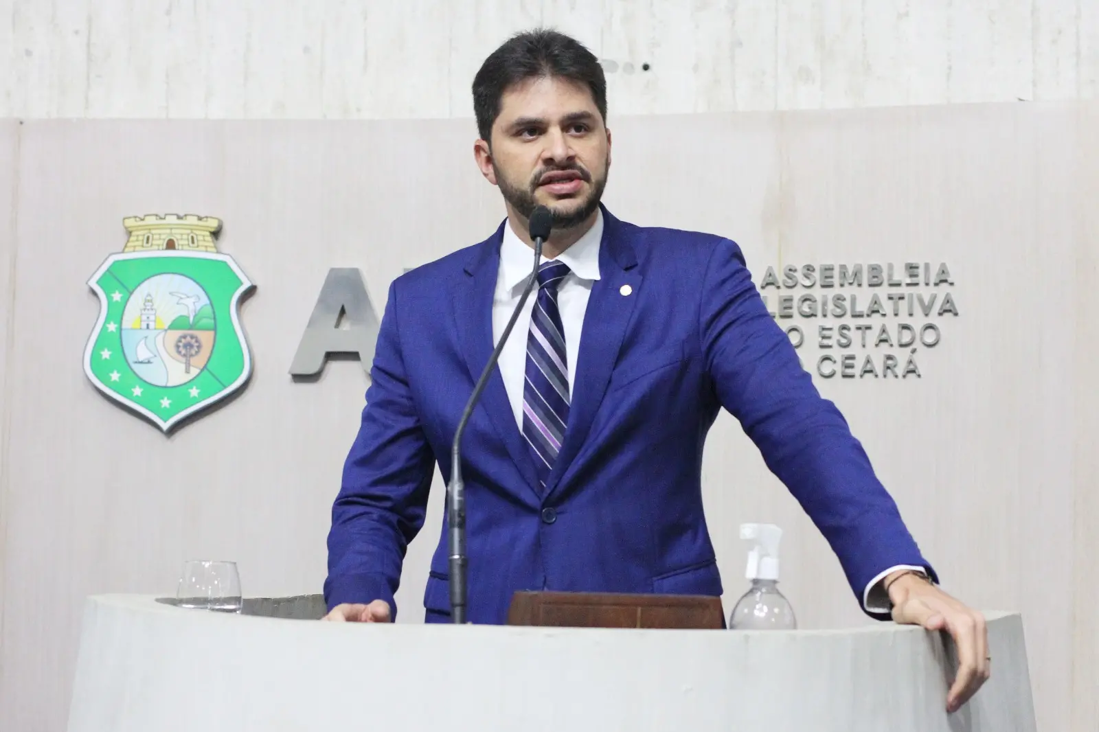 Imagem da notícia: Líder do PDT critica relação da Executiva Nacional com Cid: 'Todo ato é desfeito ou desmoralizado'