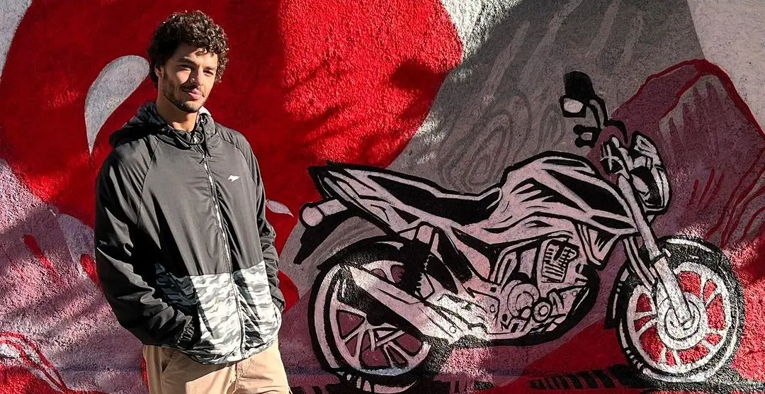 Imagem da notícia: Ator de 'Vai na Fé', Matheus Abreu sofre acidente de moto em Minas Gerais