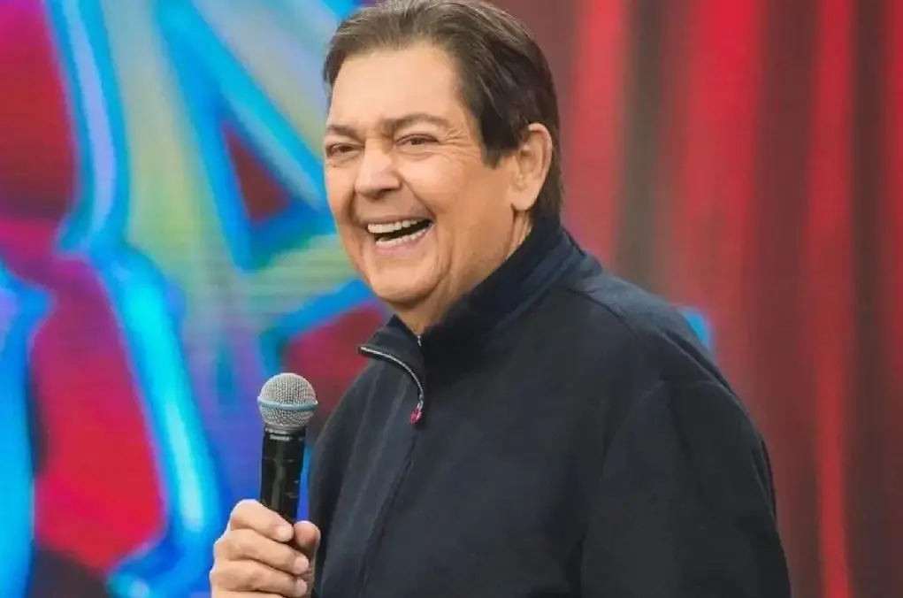 Imagem da notícia: Faustão é extubado e já respira sem aparelhos, diz novo boletim