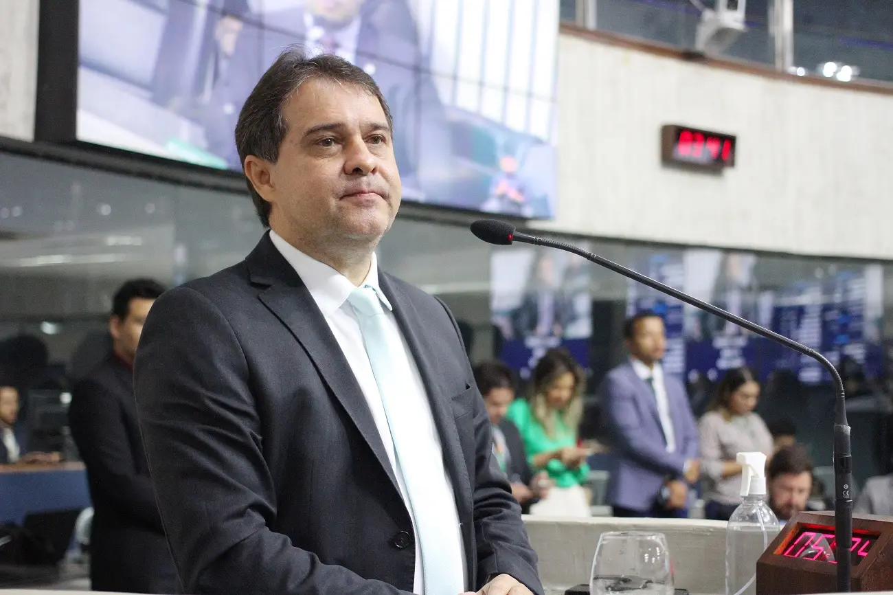 Imagem da notícia: Como a saída de Evandro Leitão do PDT tem repercutido entre pedetistas e outras lideranças no Ceará