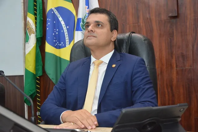 Para Gardel Rolim, o presidente da Alece comete um erro ao deixar o PDT
