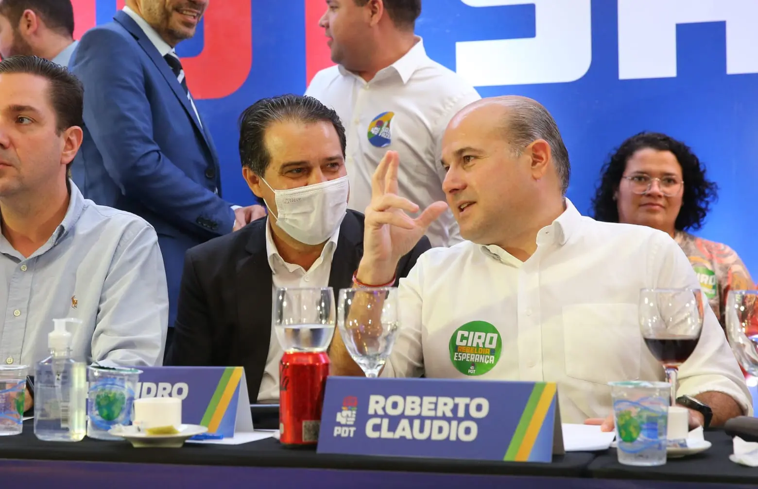 Imagem da notícia: Presidente do PDT Fortaleza, Roberto Cláudio diz que saída de Evandro é 'teatro montado'