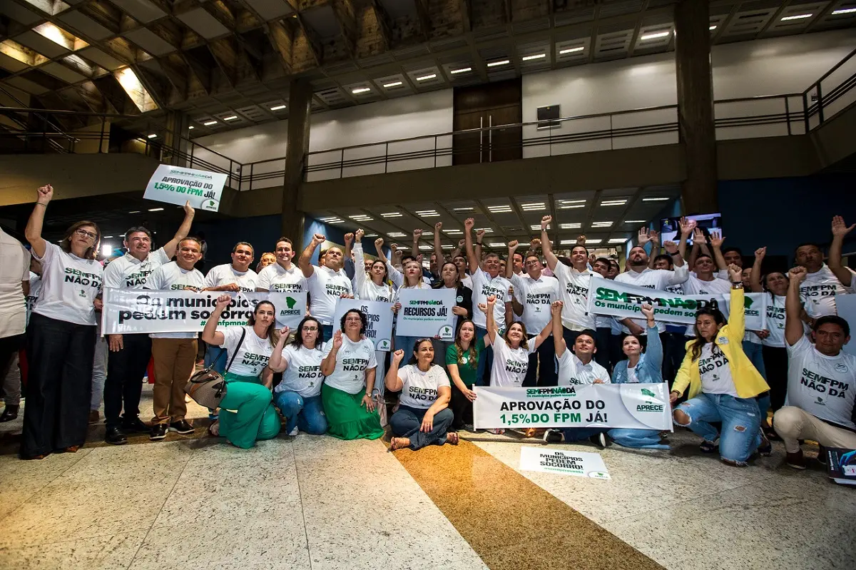 Imagem da notícia: Greve das prefeituras: prefeitos do Ceará fazem mobilização na Assembleia Legislativa