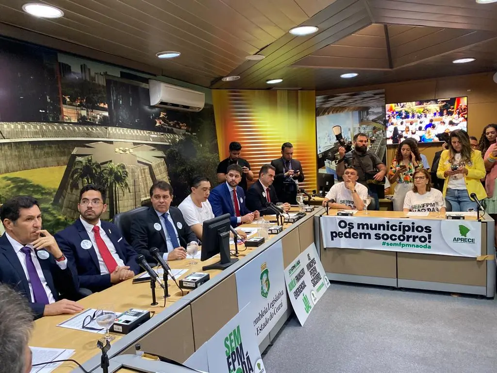 Imagem da notícia: Paralisação de prefeitos: deputados no Ceará sugerem criar comissão ou frente parlamentar em apoio
