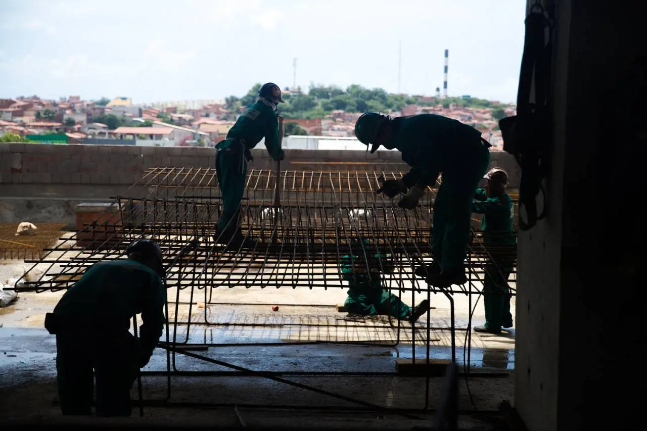 Imagem da notícia: Ceará pode gerar 10 mil empregos na construção civil com prorrogação de desoneração da folha; entenda