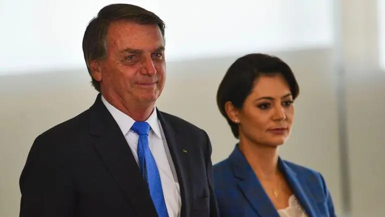 Imagem da notícia: Bolsonaro e Michelle usam prerrogativa do silêncio no depoimento à PF sobre joias