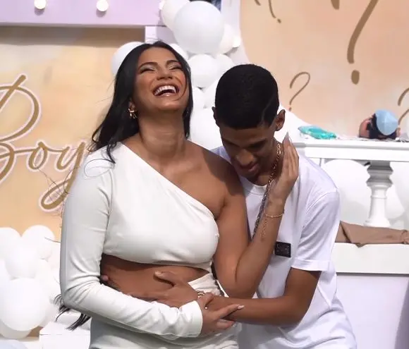 Imagem da notícia: Saiba quem é Távila Gomes, namorada do Luva de Pedreiro e mãe do primeiro filho do influenciador