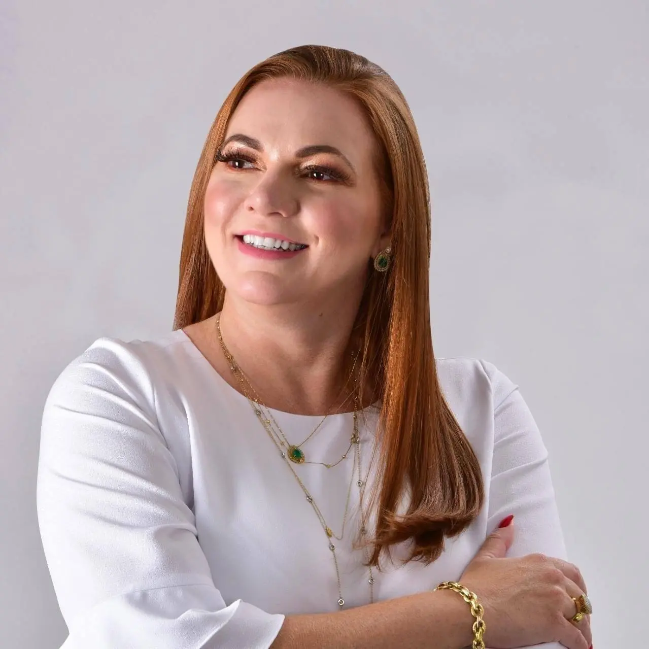 Imagem da notícia: Prefeita de Granja, Juliana Aldigueri, renuncia ao cargo; Aníbal Filho, cunhado dela, assume