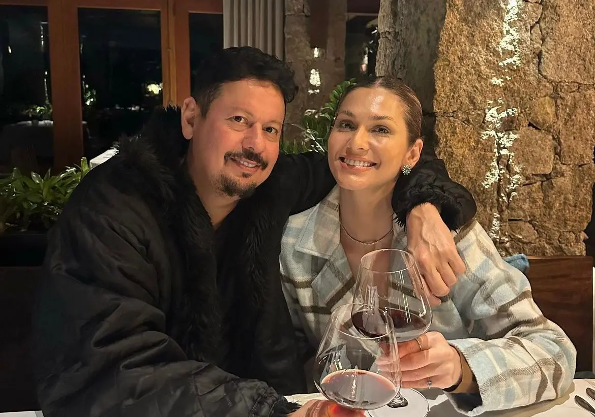 Imagem da notícia: Lívia Andrade comemora três anos de namoro com Marcos Araújo: 'sou mais feliz'
