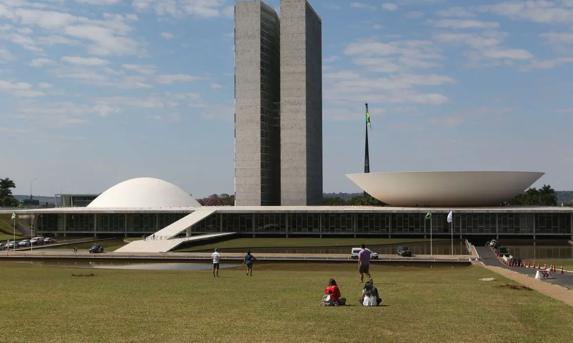 Imagem da notícia: Da taxação de super-ricos ao Desenrola: quais as prioridades econômicas em discussão no Congresso