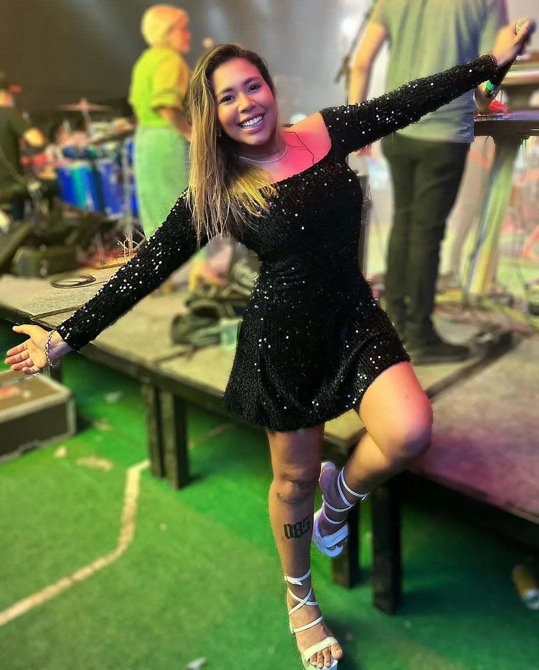 Imagem da notícia: Cantora Larissa Ferreira deixa banda Mastruz com Leite: 'obrigada a todos os fãs'