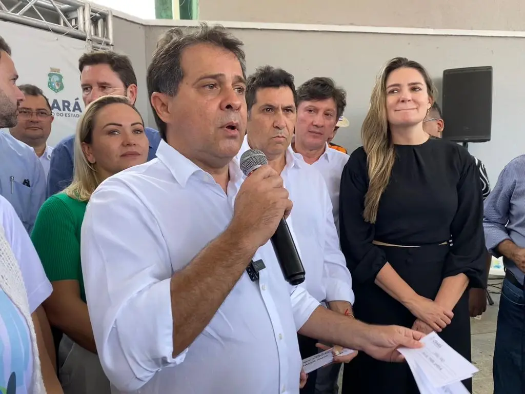 Imagem da notícia: PDT Nacional reafirma apoio a Sarto e deixa para Justiça decisão sobre desfiliação de Evandro Leitão