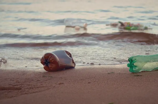 Imagem da notícia: Série documental mostra como a má gestão do lixo sólido atinge os oceanos