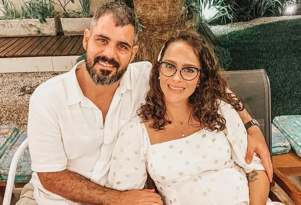 Imagem da notícia: Juliano Cazarré esclarece por que não usa contraceptivos com a esposa: 'casal aberto à vida'