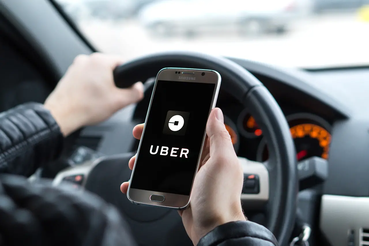 Imagem da notícia: Obrigar Uber a contratar motoristas pode reduzir remuneração, projeta sindicato no Ceará