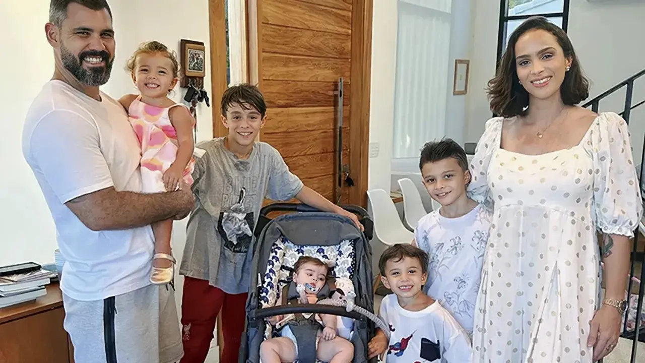 Imagem da notícia: Esposa de Juliano Cazarré desabafa sobre ter filha caçula na UTI e gravidez: 'cansaço extremo'