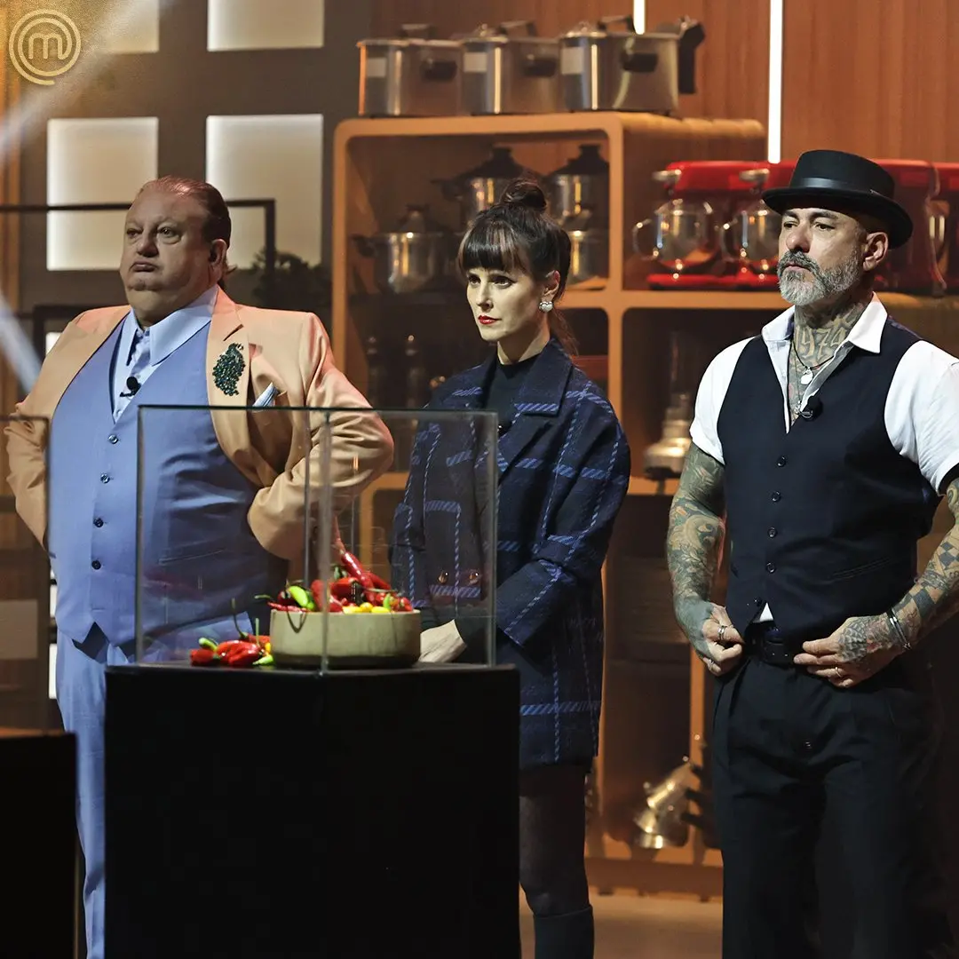 Imagem da notícia: Quem saiu do 'MasterChef Profissionais'? Reality estreia com retorno de Henrique Fogaça
