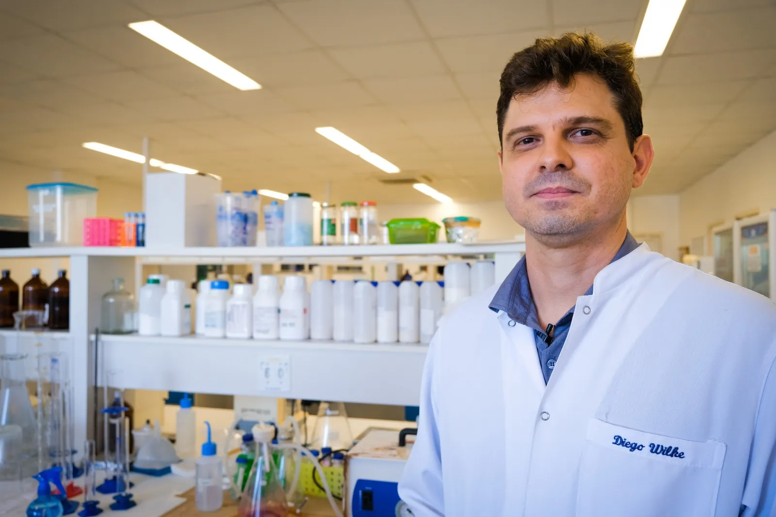 Segundo o professor Diego Wilke, pesquisadores buscam formas de reduzir ou contornar a toxicidade de moléculas para futuras aplicações