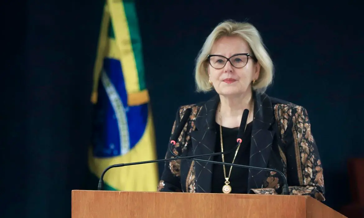 Imagem da notícia: STF retoma julgamento sobre aborto nesta sexta-feira (22) com voto de Rosa Weber