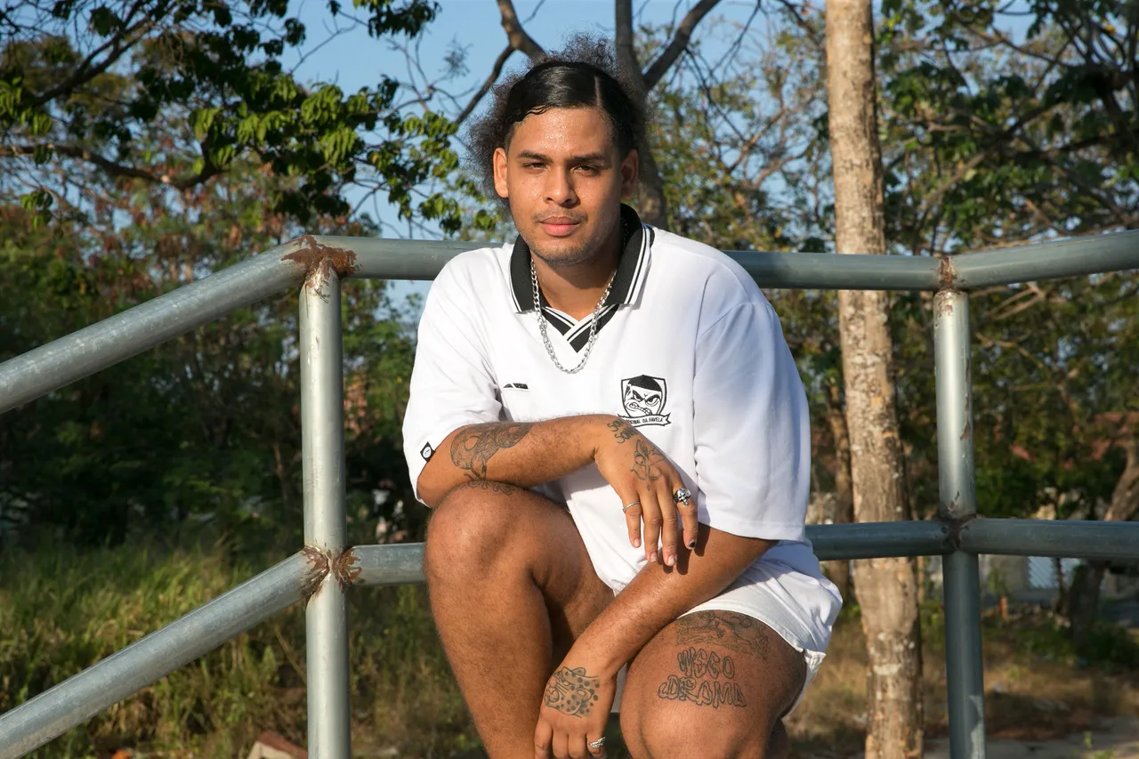 Mateus Fazeno Rock, revelação da nova cena musical cearense, ecoa vivências da juventude negra e periférica em suas canções