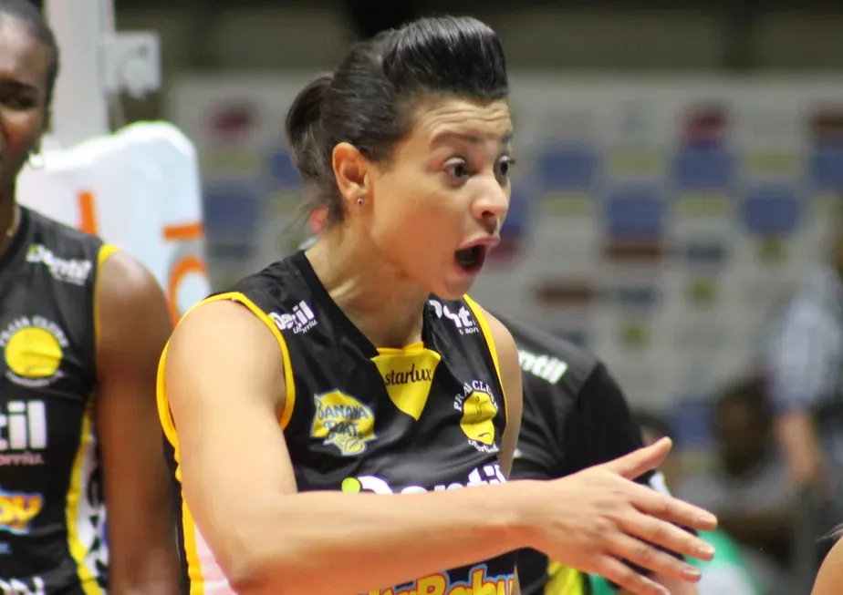 Atleta integrou a equipe que conquistou o primeiro ouro no vôlei feminino, durante a Olimpíada de Pequim, realizada na China em 2008