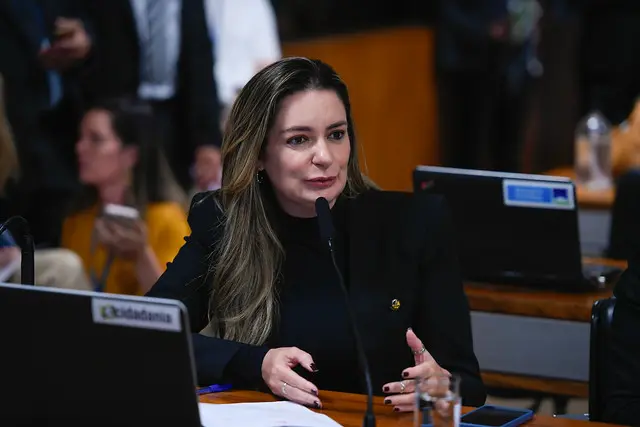 Imagem da notícia: Comissão do Senado aprova PL que prevê pensão para filhos e dependentes de vítimas de feminicídio