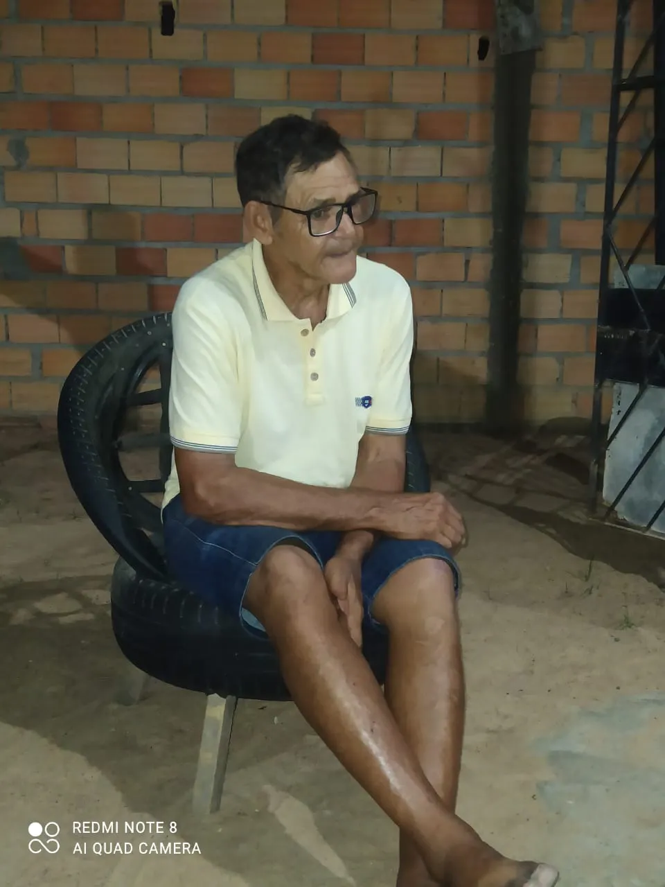 Dimas fala constantemente com o irmão por videochamada
