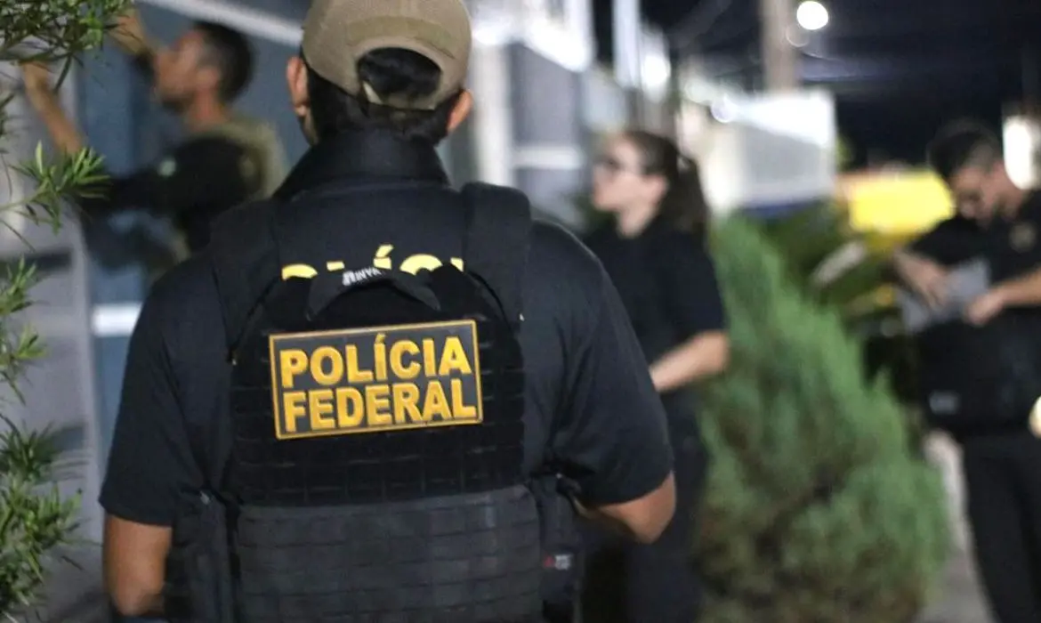 Imagem da notícia: PF combate esquema de venda de anabolizantes no Ceará e outros cinco estados