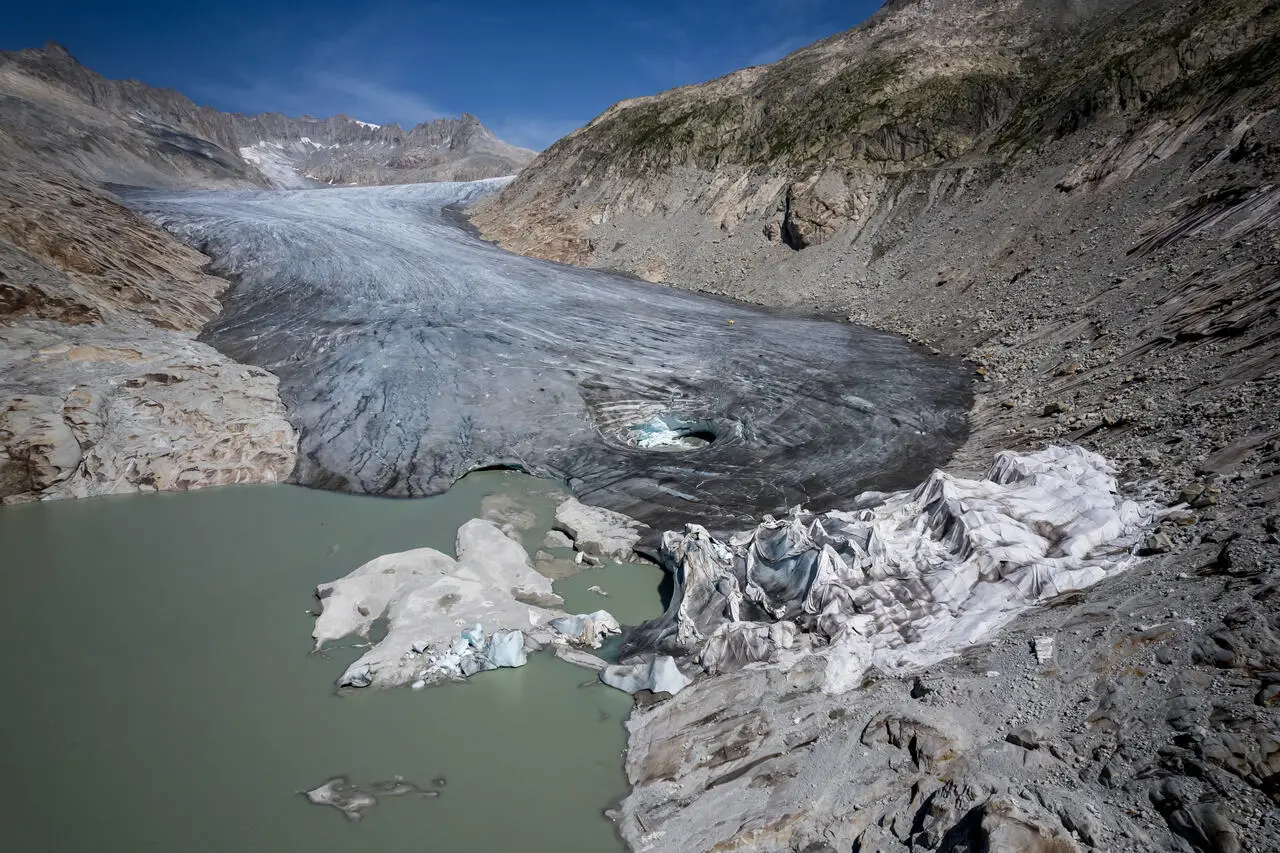 Imagem da notícia: Calor provoca derretimento de geleiras nos Alpes e desenterra corpos nas montanhas
