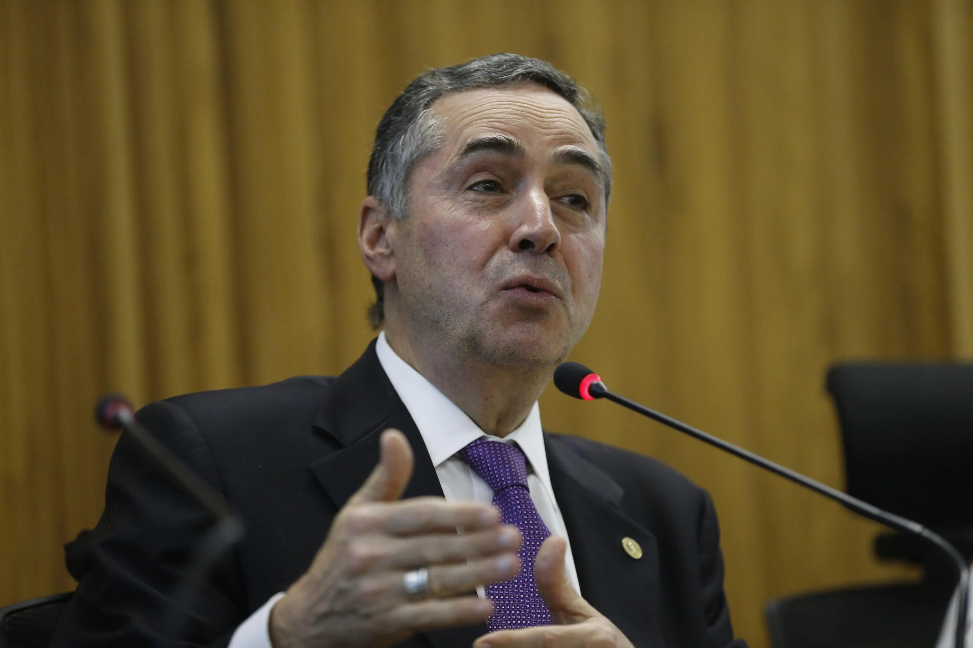 Imagem da notícia: Luís Roberto Barroso assume presidência do STF com discurso sobre representatividade