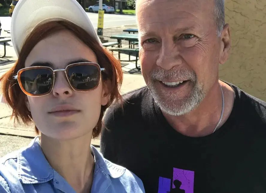 Imagem da notícia: Filha de Bruce Willis comenta estado de saúde do pai: 'ele ainda sabe quem eu sou'