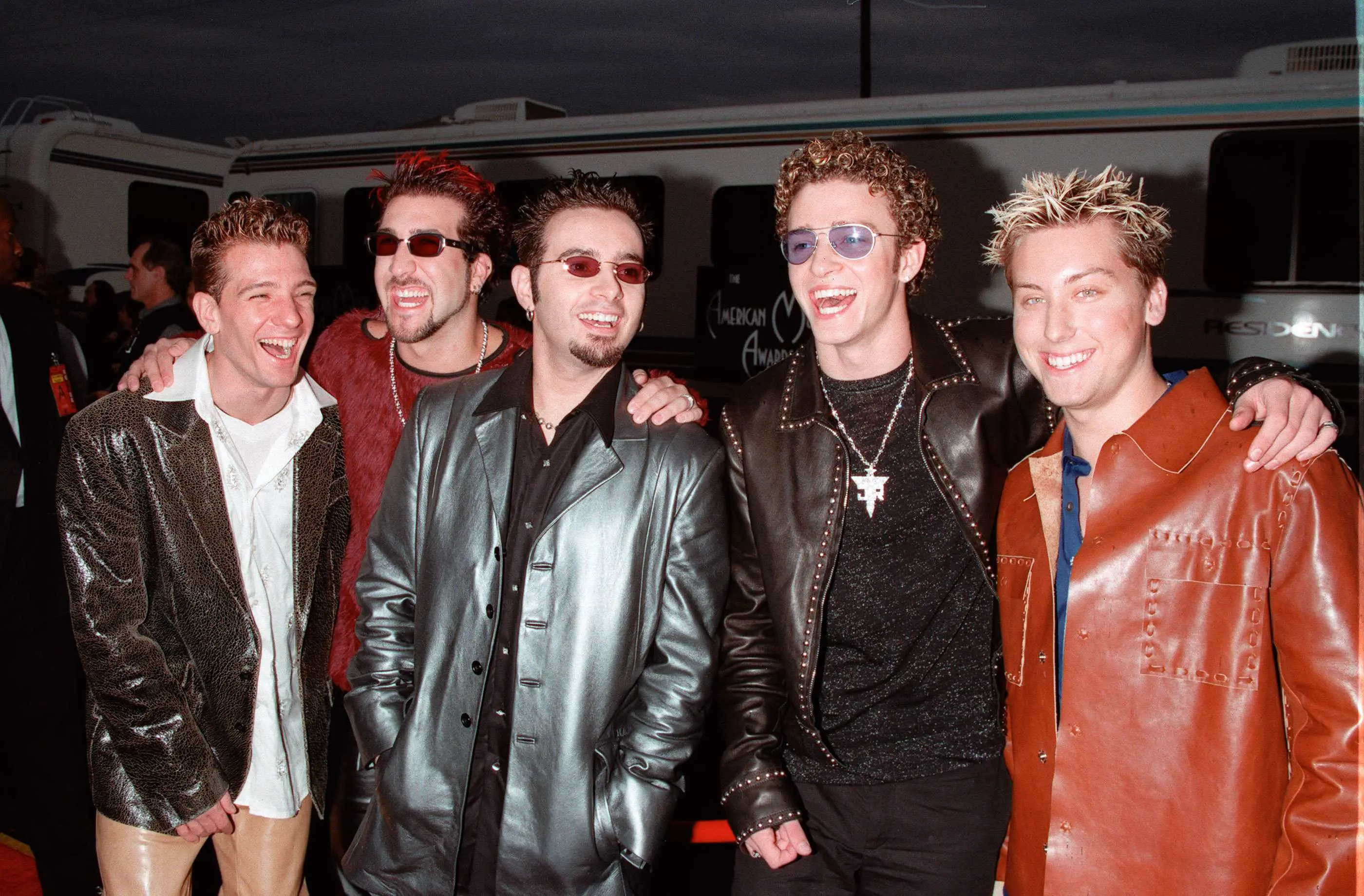 Imagem da notícia: Nsync surpreende fãs com lançamento de música inédita