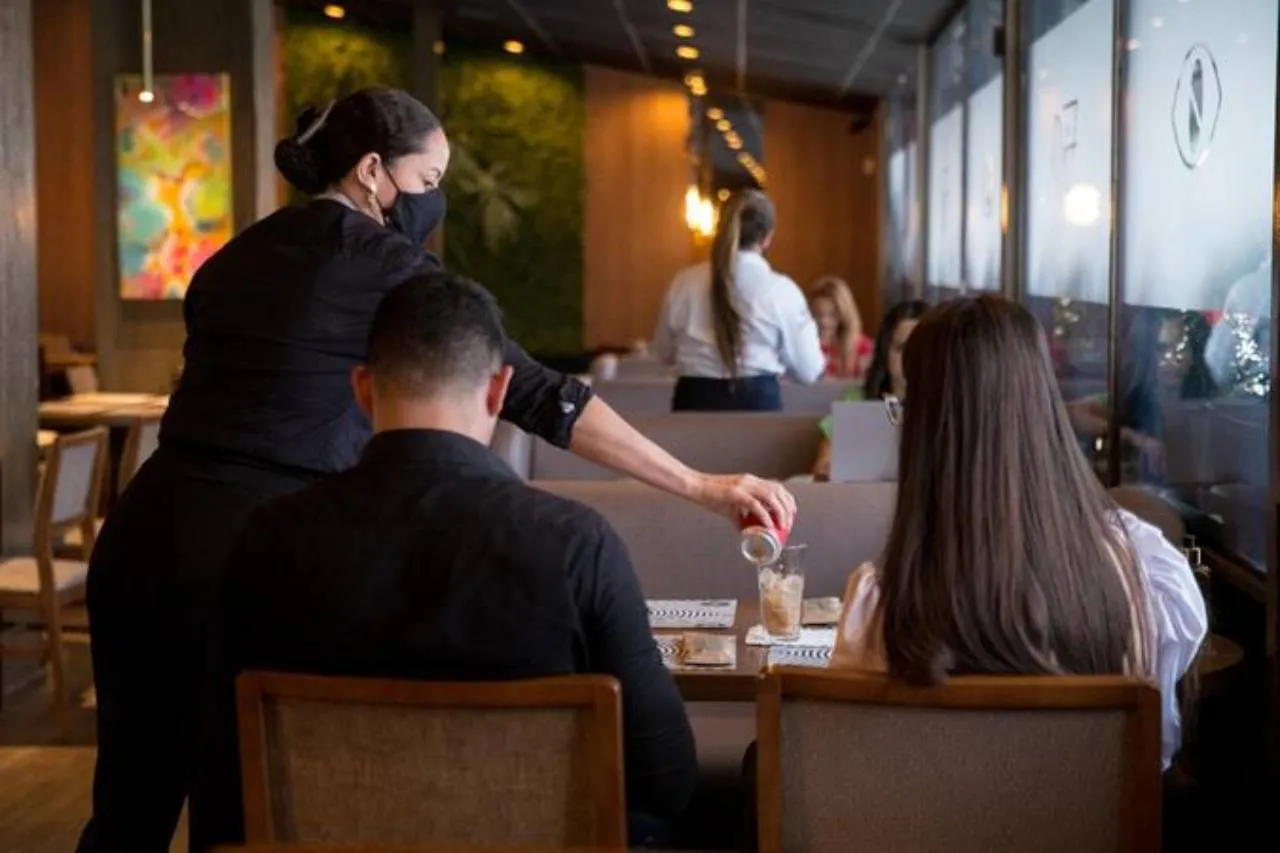 Serviços como restaurantes podem ficar mais caros com Reforma Tributária