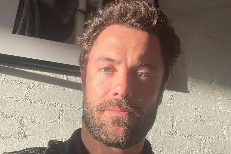 Imagem da notícia: Novas imagens mostram que Bruno de Luca impediu Kayky Brito de beijar mulher antes de acidente; veja