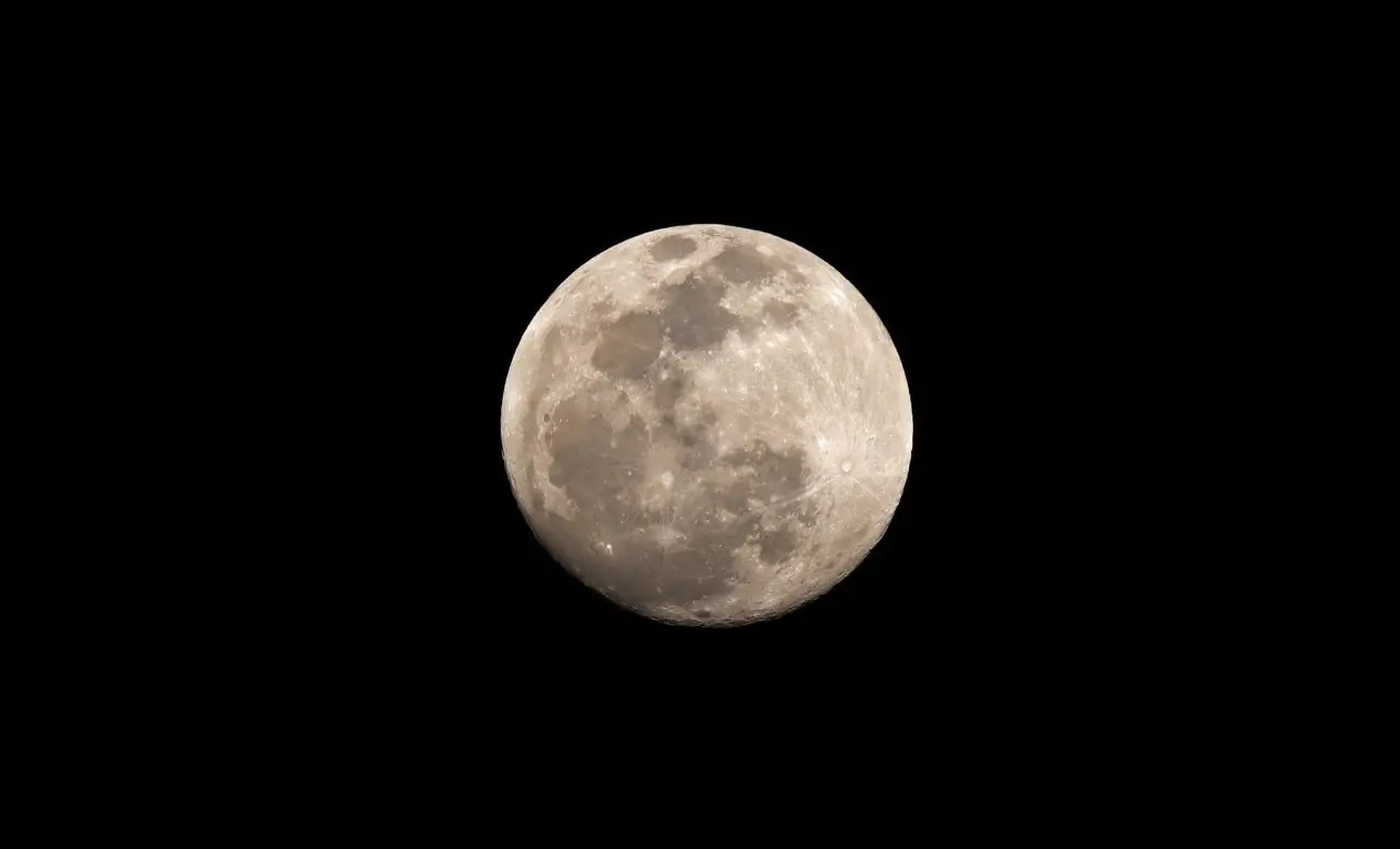 Imagem da notícia: China anuncia missão para recolher amostras do lado oculto da Lua em 2024