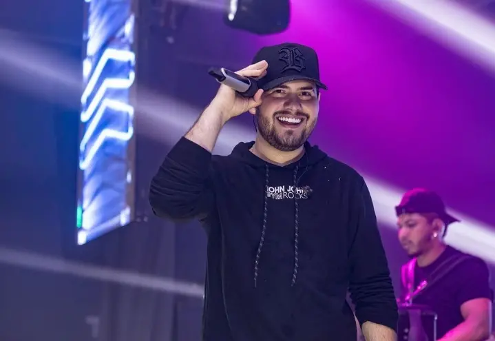 Imagem da notícia: Sertanejo Zé Ottavio colide de jet-ski e perde quatro dentes