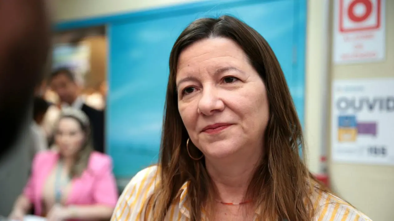 Imagem da notícia: Lia Gomes diz que Figueiredo quer comando do PDT 'sem se importar se vai caber dentro de um fusca'