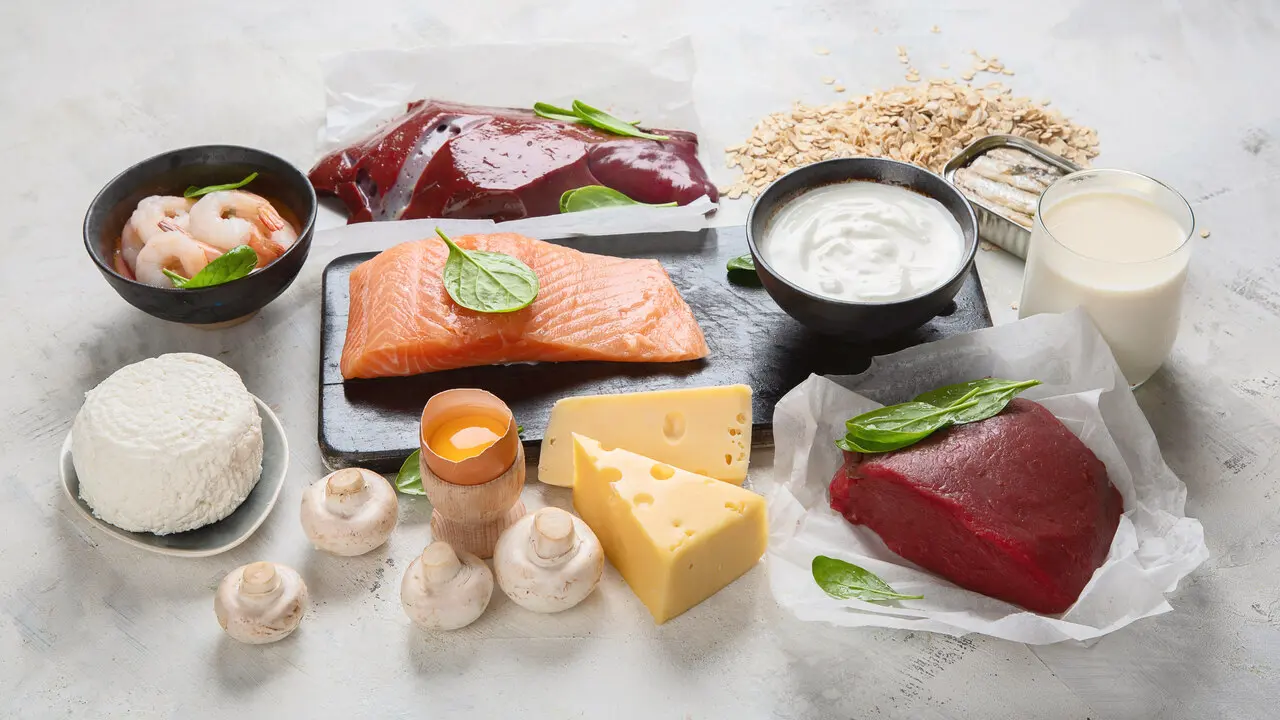 Alimentos de origem animal, como carne, peixe e queijos