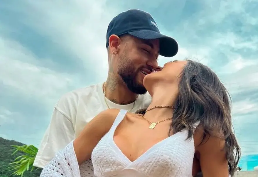 Imagem da notícia: Neymar e Bruna Biancardi tentaram reconciliação em casa de praia, diz jornal