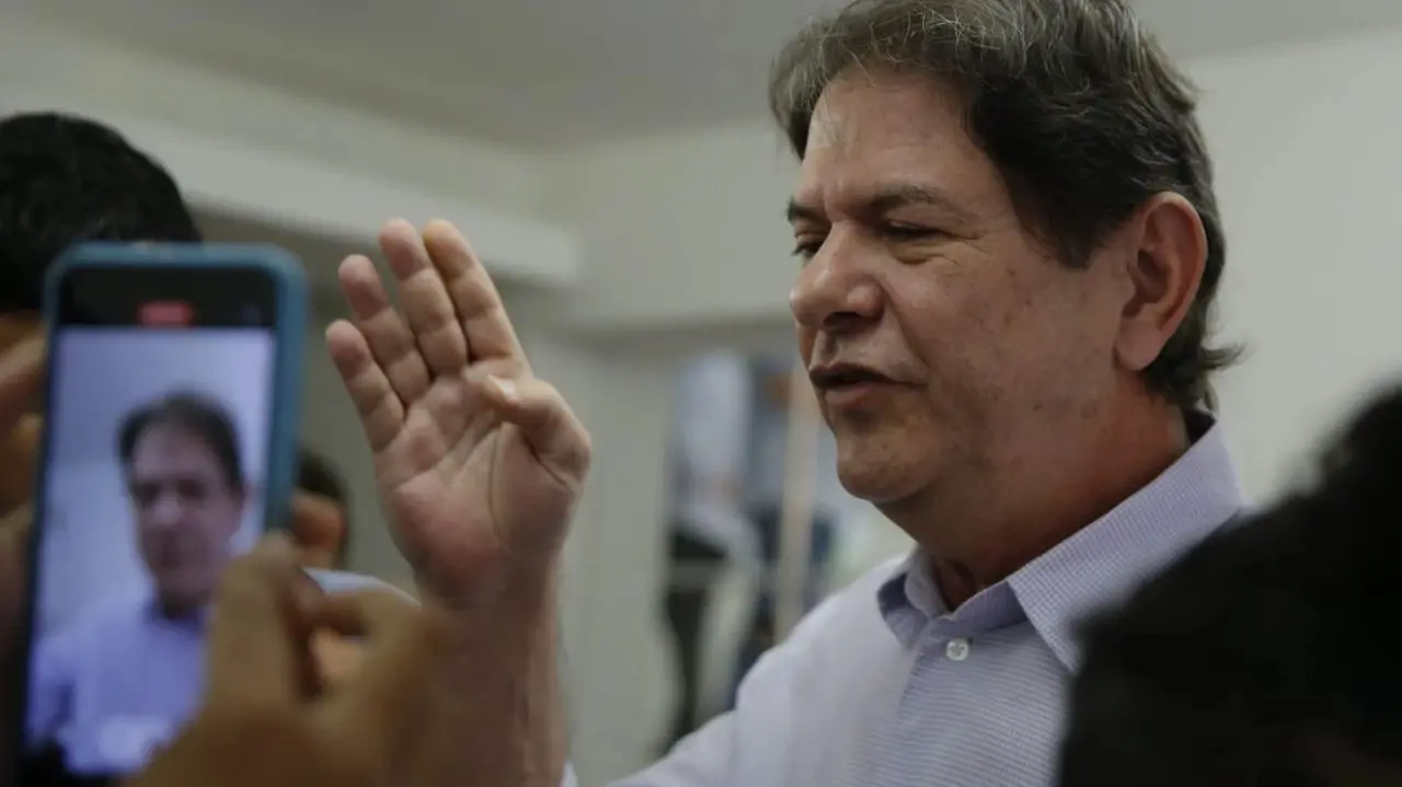 Imagem da notícia: Cid envia notificação extrajudicial ao PDT questionando dissolução do diretório estadual