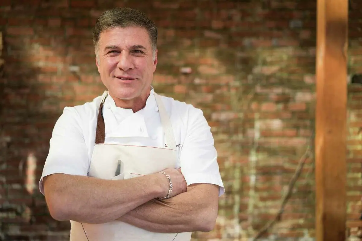 Imagem da notícia Michael Chiarello, chef e estrela de TV, morre aos 61 anos