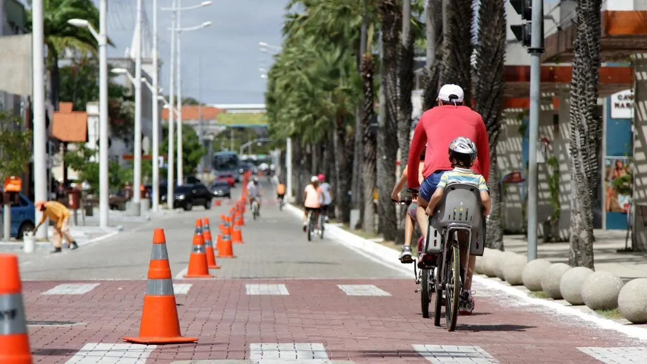 Imagem da notícia: Prefeitura anuncia inovações na política cicloviária; meta é dobrar número de ciclistas em Fortaleza