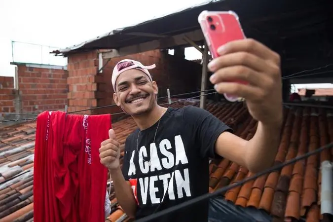 Imagem da notícia: Influencer cearense Pobretion anuncia pausa nas redes sociais: 'a gente se sente triste'