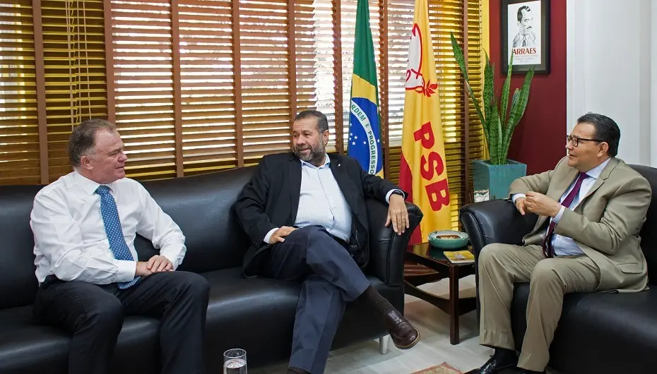 Imagem da notícia: Negociação nacional entre PDT e PSB deve ter impacto na sucessão em Fortaleza