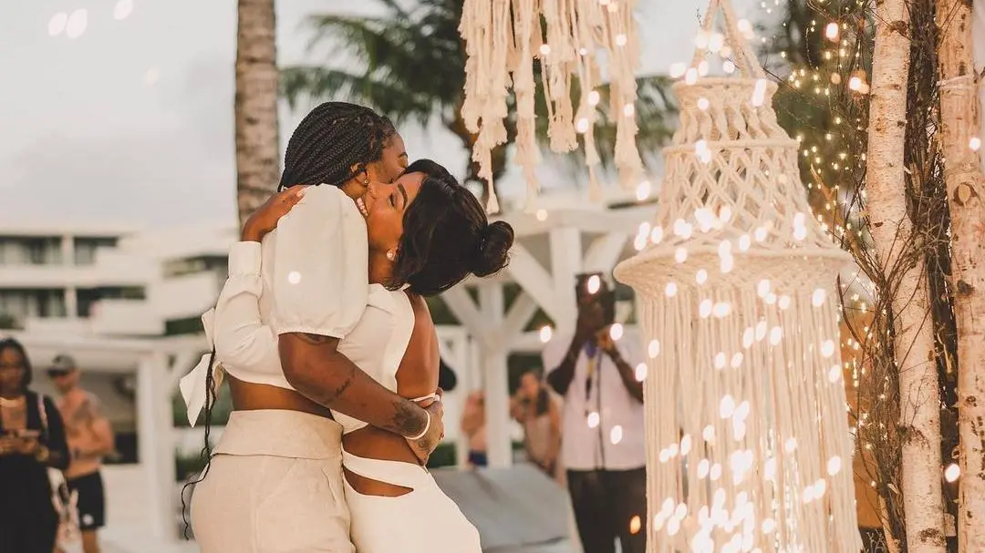 Imagem da notícia: Veja 10 famosos que já se posicionaram sobre a tentativa de proibição do casamento homoafetivo