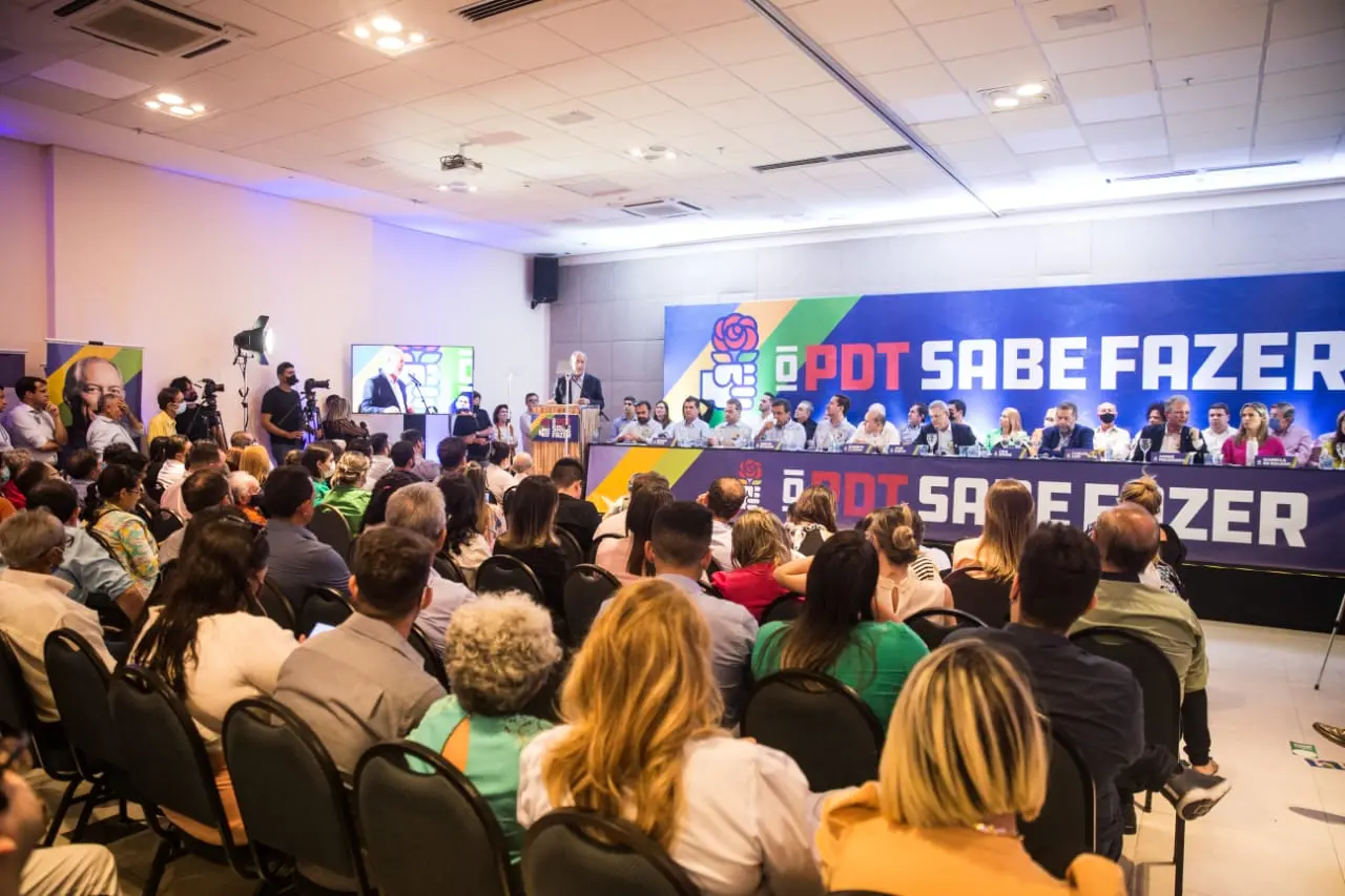 Imagem da notícia: Dirigentes nacionais procuram parlamentares do PDT cearense para tentar mudar o clima de racha
