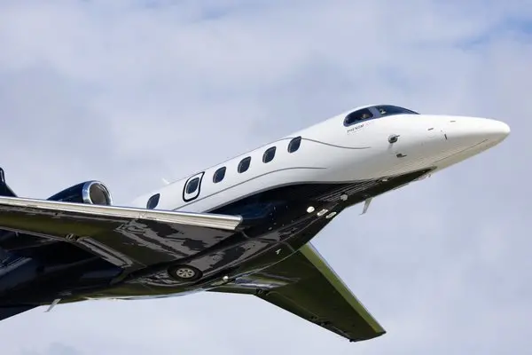 Imagem da notícia: Embraer testa com sucesso combustível SAF 100% sustentável no Phenom 300E