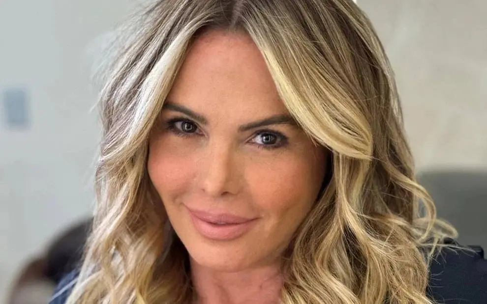 Imagem da notícia: Ex-modelo Cristina Mortágua pede ajuda financeira em rede social e revela não ter onde morar