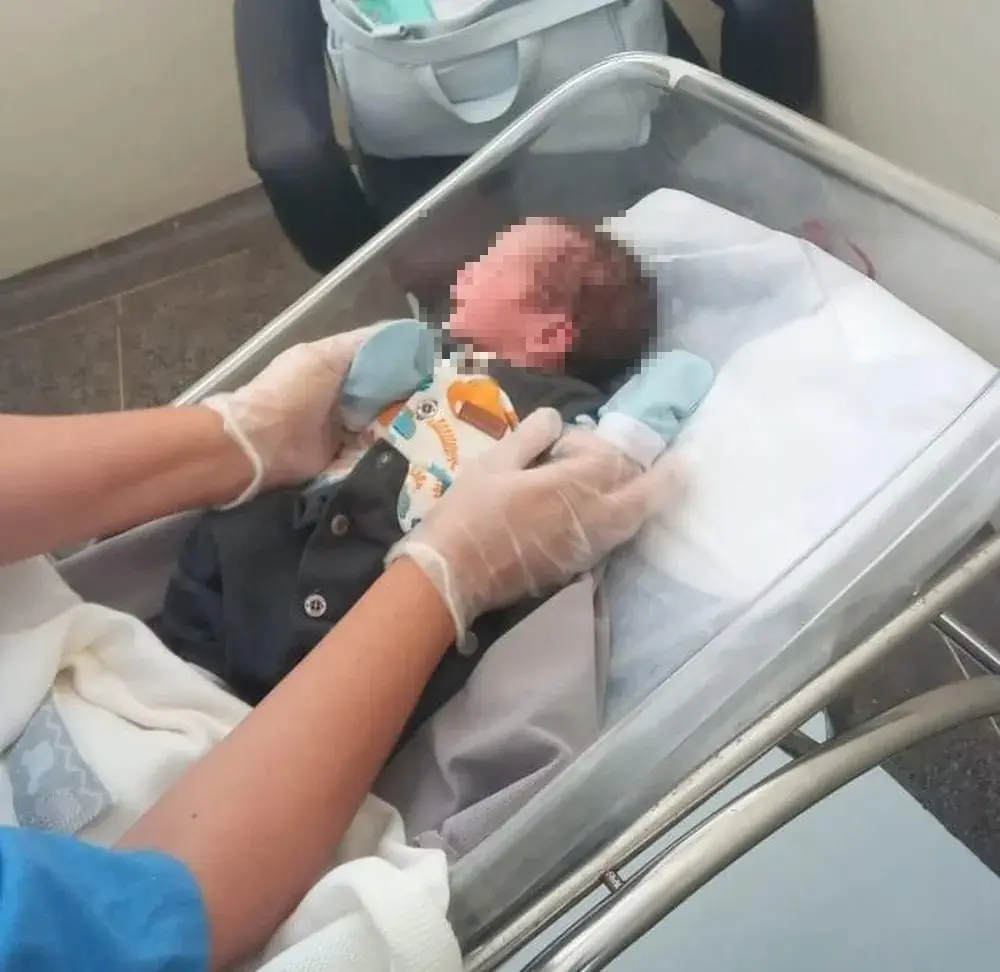 Imagem da notícia: Bebê morre após passar por lavagens nasais em hospital de Salvador, denuncia família