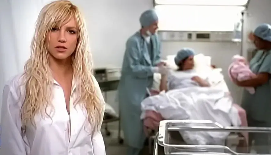 Imagem da notícia: Fãs de Britney Spears veem pistas em clipe de Everytime com revelação de aborto da cantora